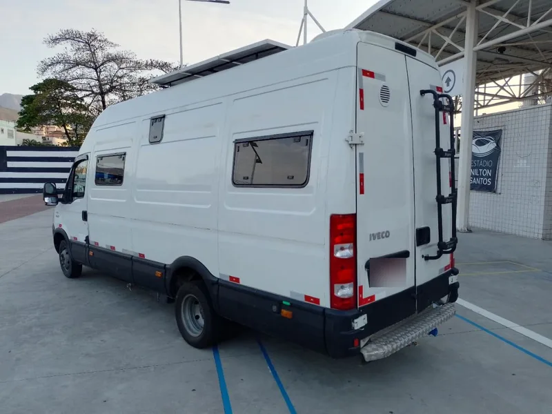 Van motorhome na fábrica da Camper RJ