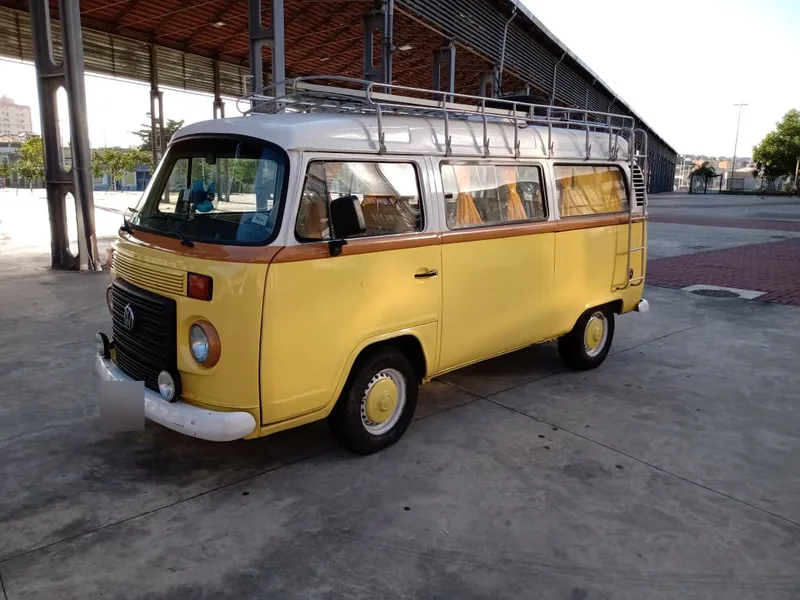 Kombis na estrada montada pela Camper RJ