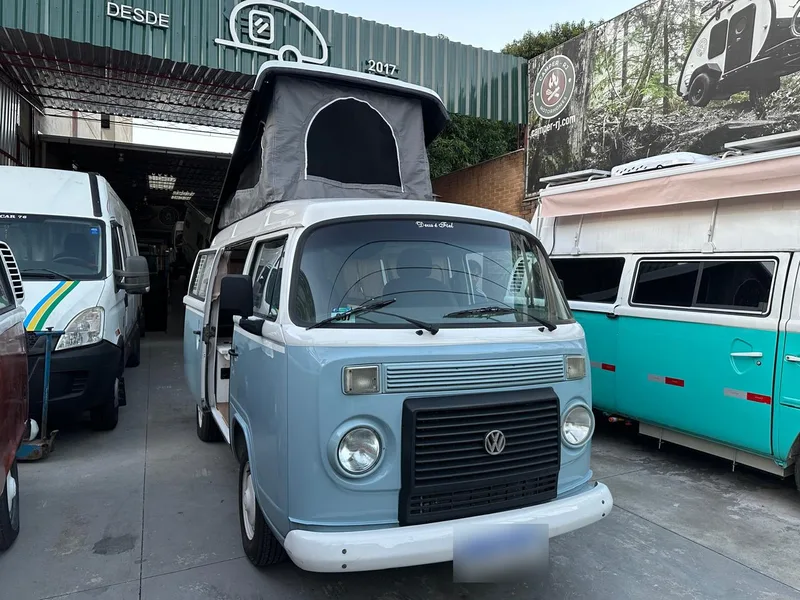 Teto pop-up com cama instalado pela Camper RJ