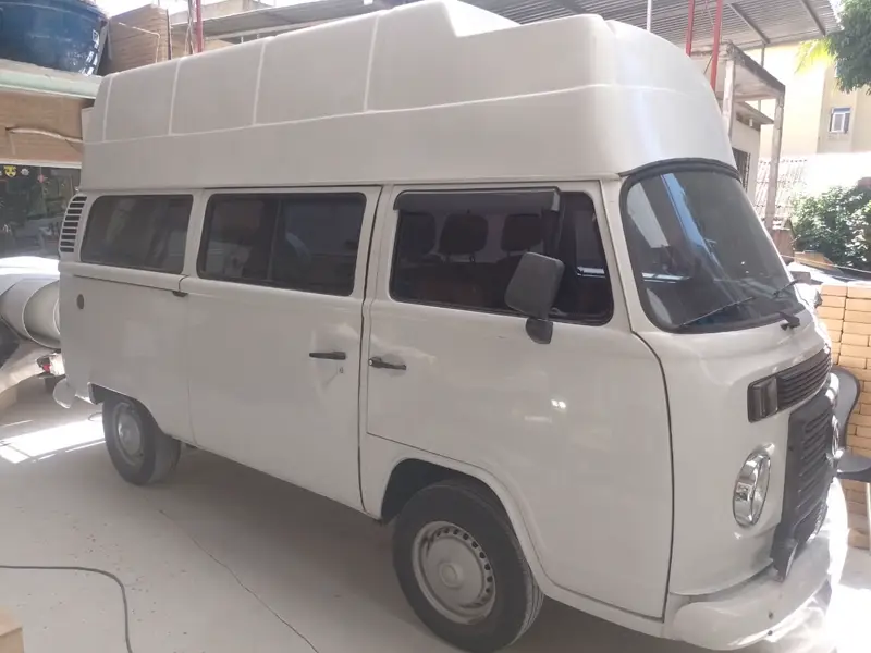 Kombi com teto alto montada pela Camper RJ